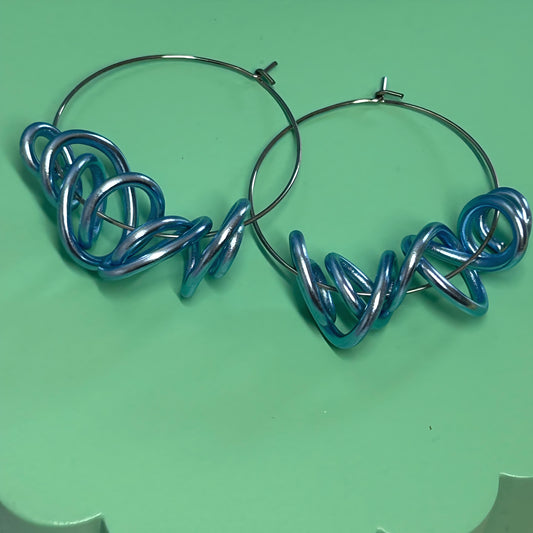 Messi wire earrings